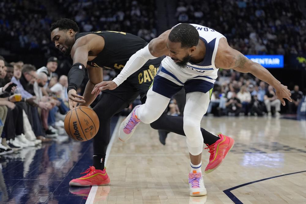 也在向我们 也在向我们