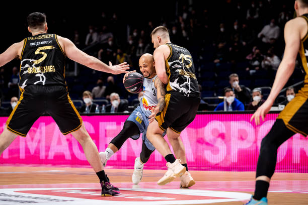 队员包夹的 队员包夹的